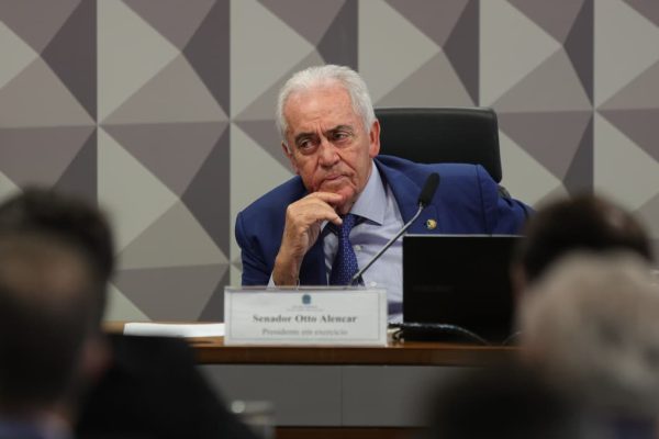 Chefe da CCJ e Alcolumbre conversam sobre “pacificação” e redução de penas do 8/1