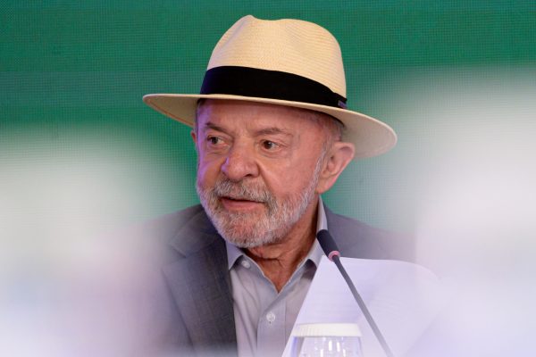 Lula envia emissários para buscar diálogo com o Centrão