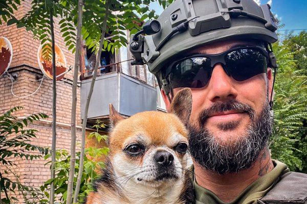 Ativista canadense que resgatava animais morre em bombardeio na Ucrânia