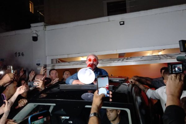 Triunfo de Lula desmonta farsa golpista do clã e reafirma soberania do país