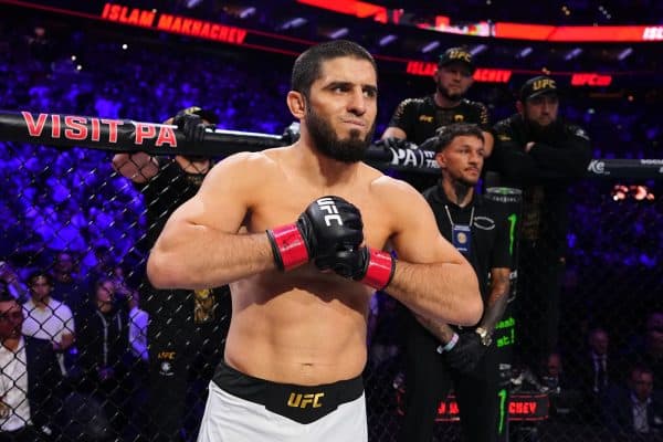 Bisping critica Makhachev por evitar lutas no UFC: “Escolhe a dedo”