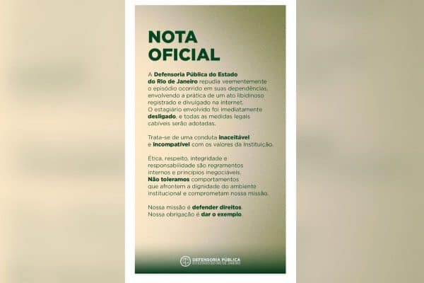 Estagiário é desligado após gravar vídeo adulto usando apenas crachá em vara cível