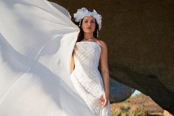 Juliette leva crochês feitos pela avó para vestido de noiva