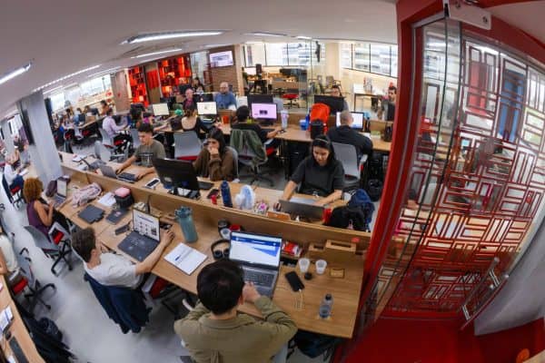 Portal de notícias alcança 18 milhões de seguidores e 3,1 bilhões de likes no TikTok