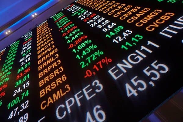 Ibovespa cai pela 4ª vez consecutiva, e dólar fecha a R$ 5,38 nesta 5ª (29/10)