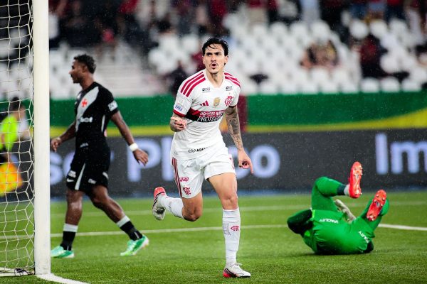 Após goleada, Flamengo chega a 15 jogos sem perder para o Vasco