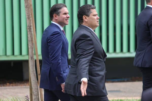 Centrão revê relação com PL de olho nas reeleições de Motta e Alcolumbre
