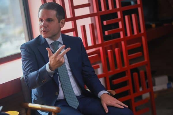 Ala do PL negocia com Motta para evitar isolamento do partido