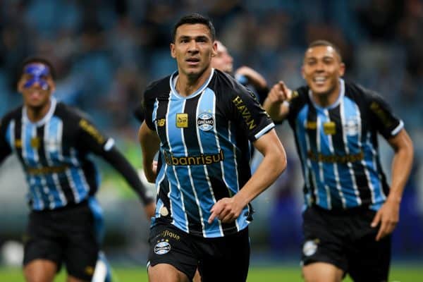 Grêmio diminui para 33,4% o risco de rebaixamento no Brasileirão