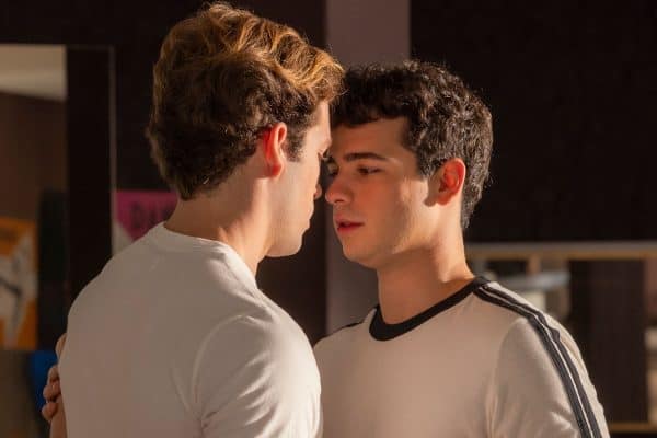Bastidores do beijo de Mau Mau e Felipe, que será exibido nesta sexta
