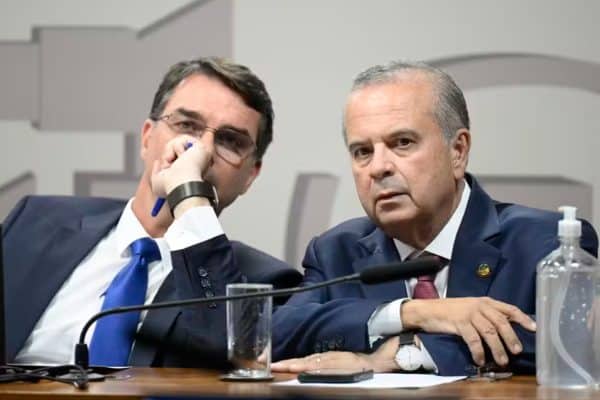 Flávio declara apoio a Marinho para a Presidência do Senado: “Será nossa trincheira”