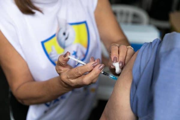 DF terá 32 UBSs abertas para vacinação neste sábado (31/10); confira locais e horários