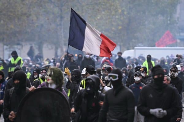 França mobiliza 70 mil agentes para conter protestos e evitar confrontos
