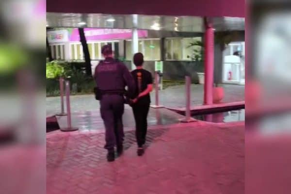 Bêbada, mulher esfaqueia irmã em discussão e é presa em SP