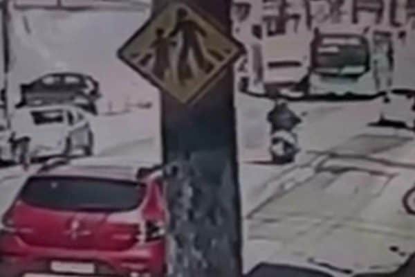 Adolescente de 17 anos morre atropelado por ônibus na zona sul de São Paulo